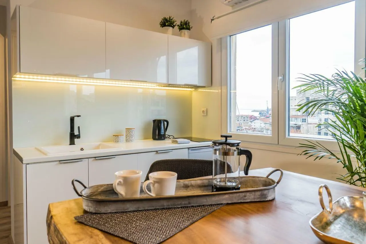 Glossy Lodge Thessaloniki 0*,  Greece